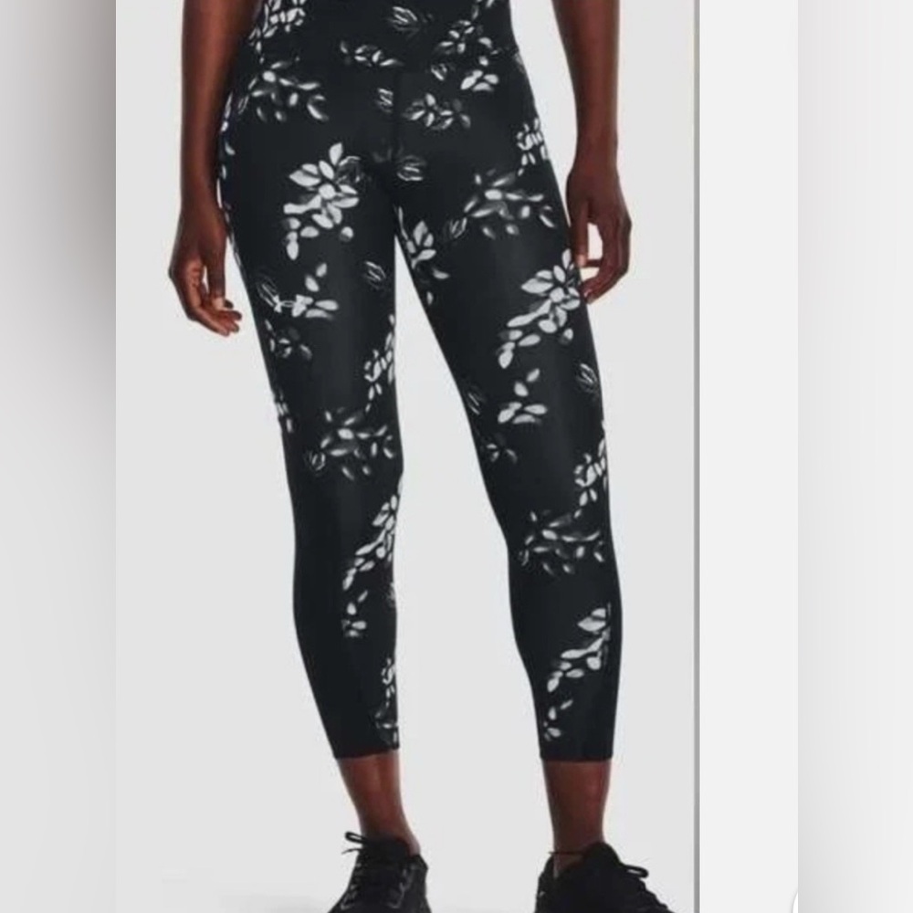 Under Armour Black Floral Compression Mid Rise Ankle Leggings